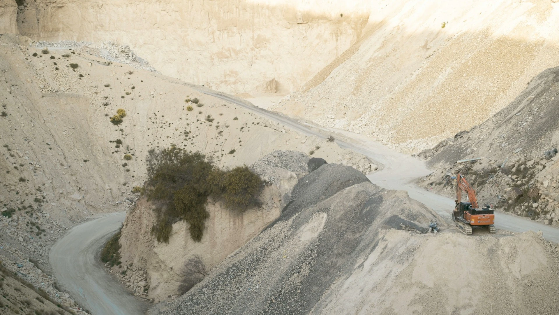 USLM — один из лидеров по добыче известняка в Америке / Фото: Unsplash / Evan Demicoli