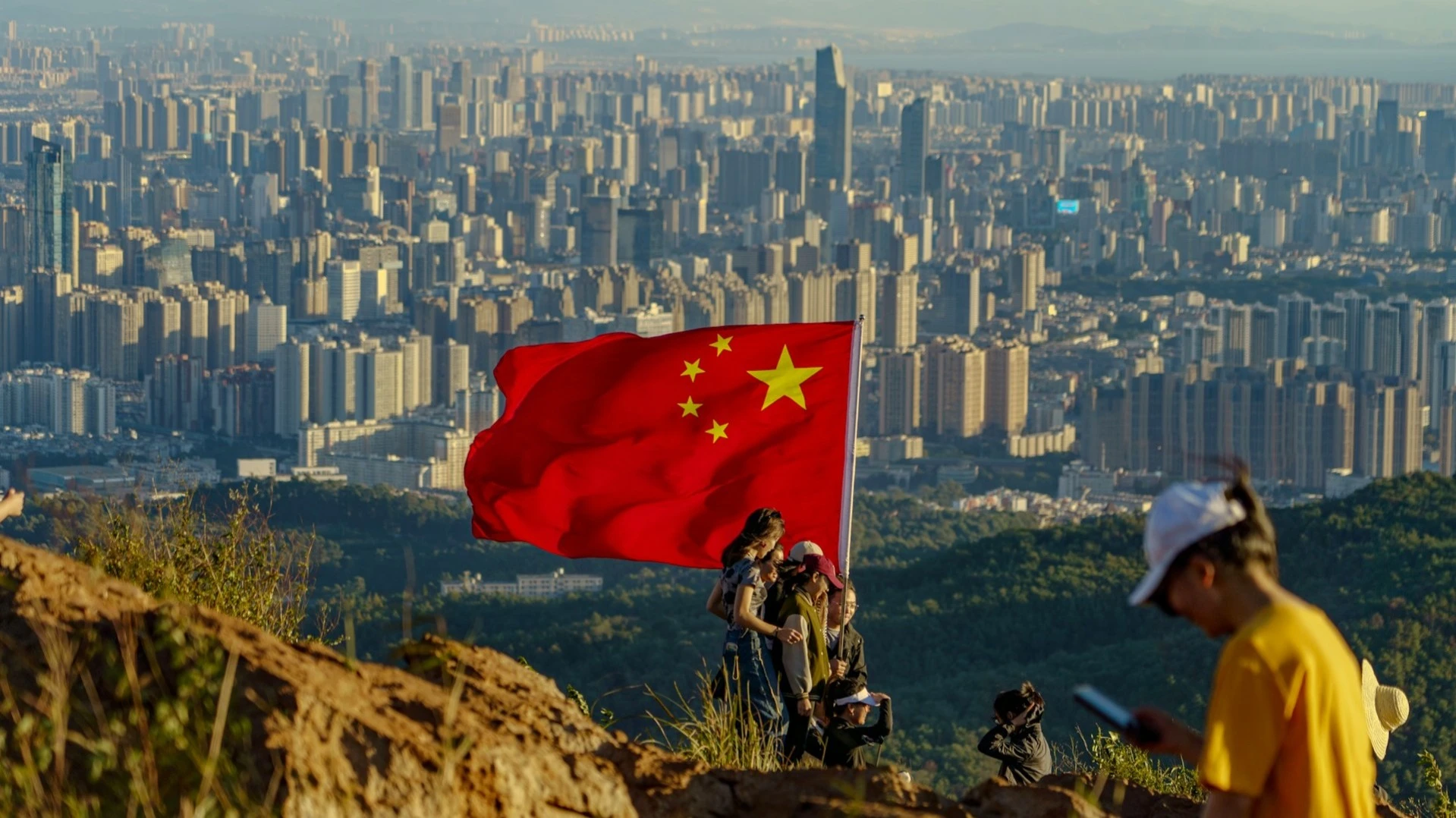 Китай дал понять, что готов к переговорам с США по пошлинам, которые с американской стороны достигли 104% / Фото: Unsplash/Yihan Wang