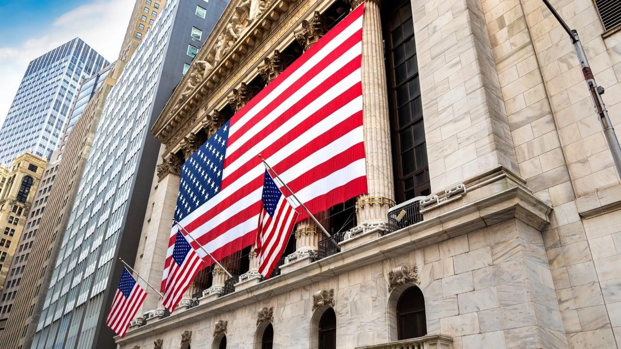 Распродажа долгосрочных облигаций США вызывает тревогу у трейдеров, привыкших к росту спроа на защитные активы во время кризисов / Фото: Sergii Figurnyi/Shutterstock.com