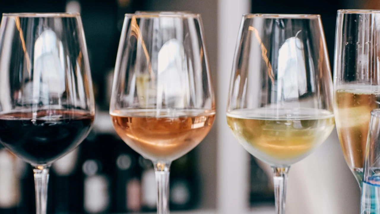 Все люди от природы наделены разными способностями распознавать вкусы и ароматы, но навыки дегустатора можно развивать. Фото: Julie Sd/Unsplash