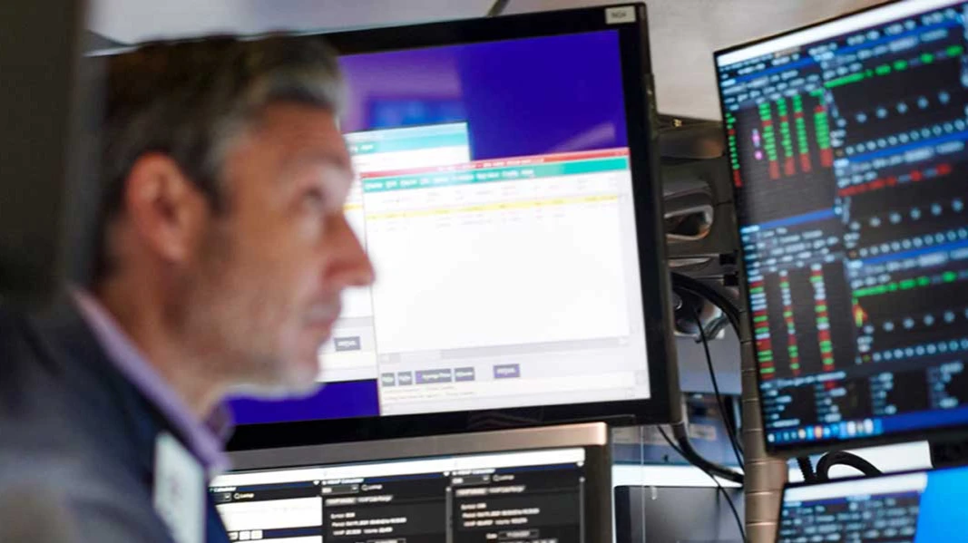 Распродажа акций 10 апреля частично нивелировала рекордный рост бумаг накануне, когда индекс S&P 500 показал третий по величине прирост за день со времен Второй мировой войны / Фото: NYSE