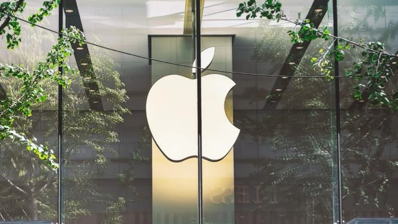 Консенсусная целевая цена Уолл-стрит на акции Apple предполагает удорожание бумаг компании еще на 23%/ Фото: Unsplash/ Zhang Kaiyv