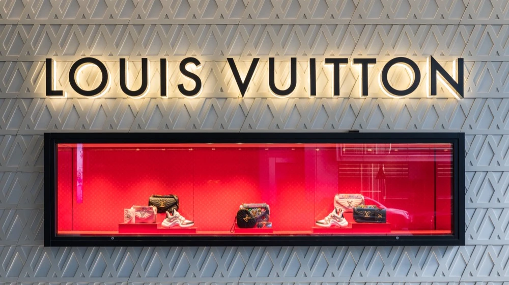 Котировки LVMH на торгах в Париже упали более чем на 8% после отчета о снижении продаж в первом квартале / Фото: Shan_shan / Shutterstock.com