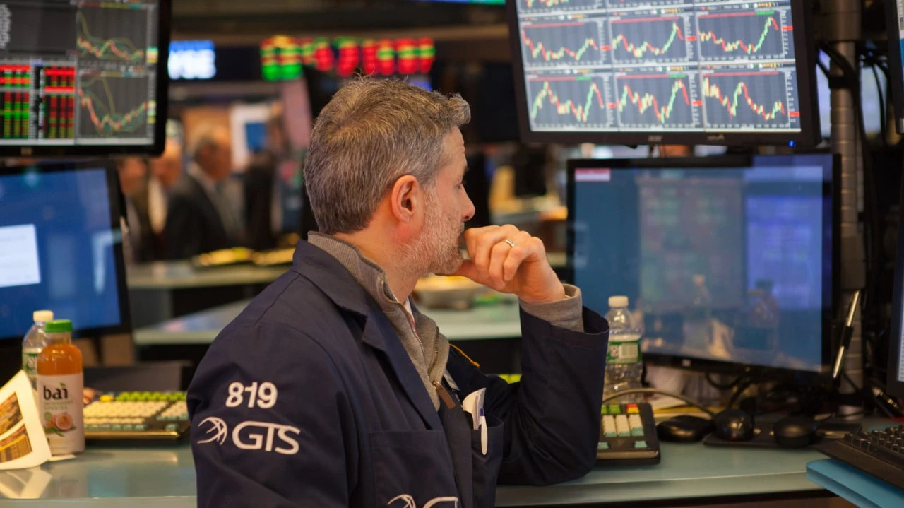 Динамика фондовых рынков продолжит зависеть от изменений торговой политики США / Фото: orhan akkurt / Shutterstock.com