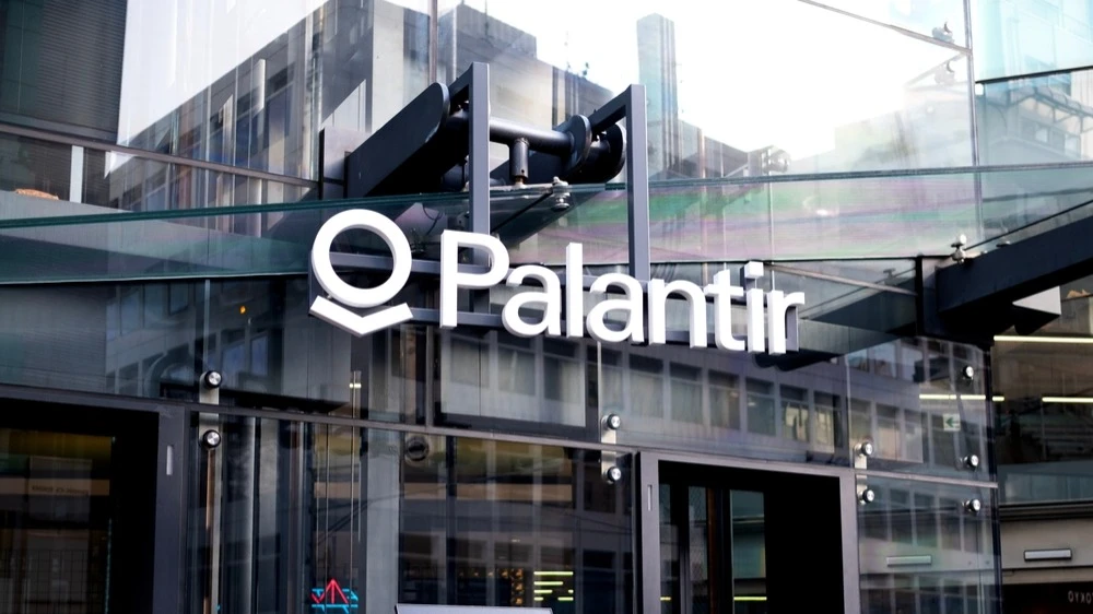 На торгах 15 апреля котировки Palantir подскочили почти на 5%/ Фото: Hiroshi-Mori-Stock/ Shutterstock.com