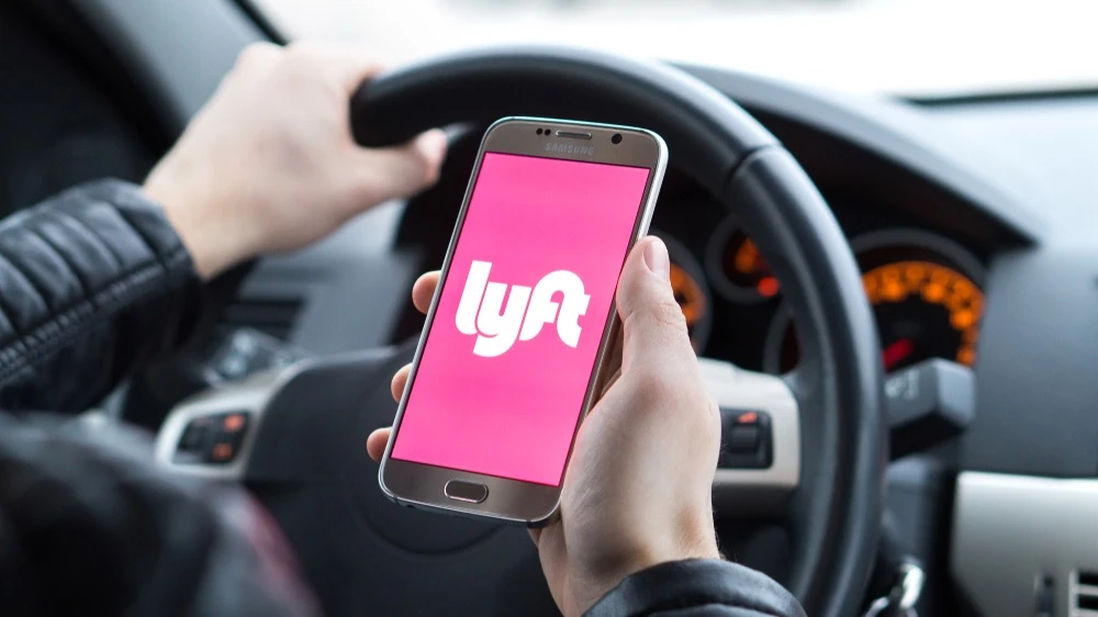 Lyft покупает европейское приложение для вызова такси FreeNow / Фото: Tero Vesalainen / Shutterstock.com