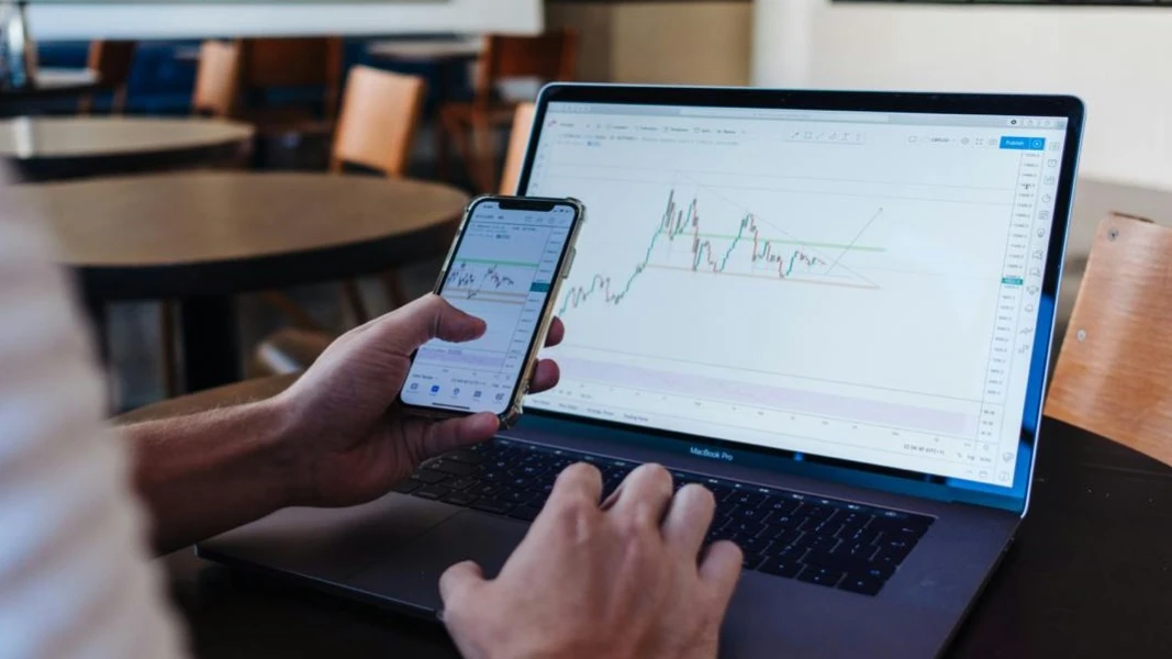 BofA порекомендовал инвесторам придерживаться стратегии «long BIG» — облигации (Bonds), международные акции (International stocks) и золото (Gold)/ Фото: Unsplash/ Jason Briscoe