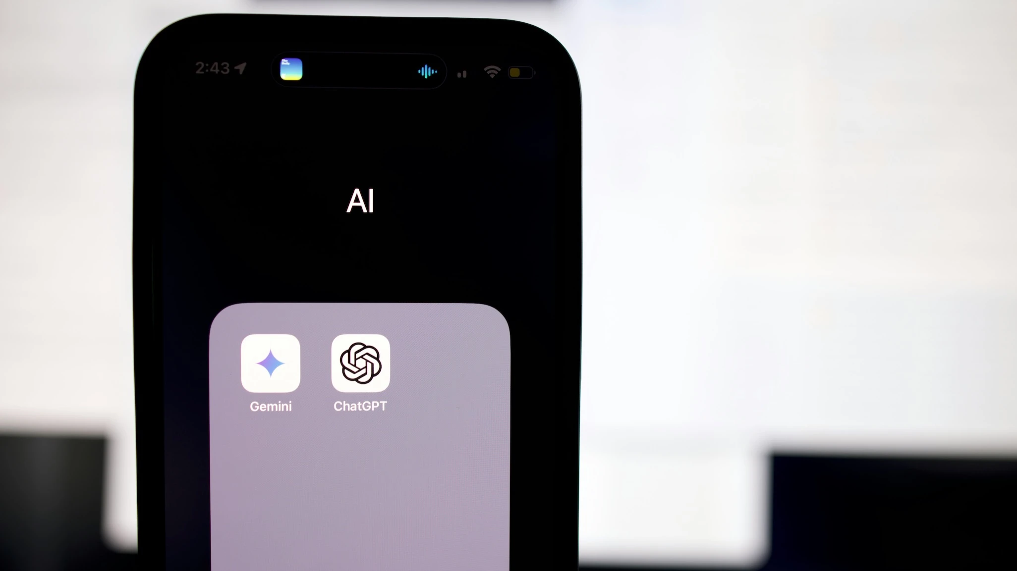 Когда люди полагаются только на ИИ, это приводит к ухудшению их способности решать проблемы самостоятельно. Фото: Solen Feyissa/Unsplash