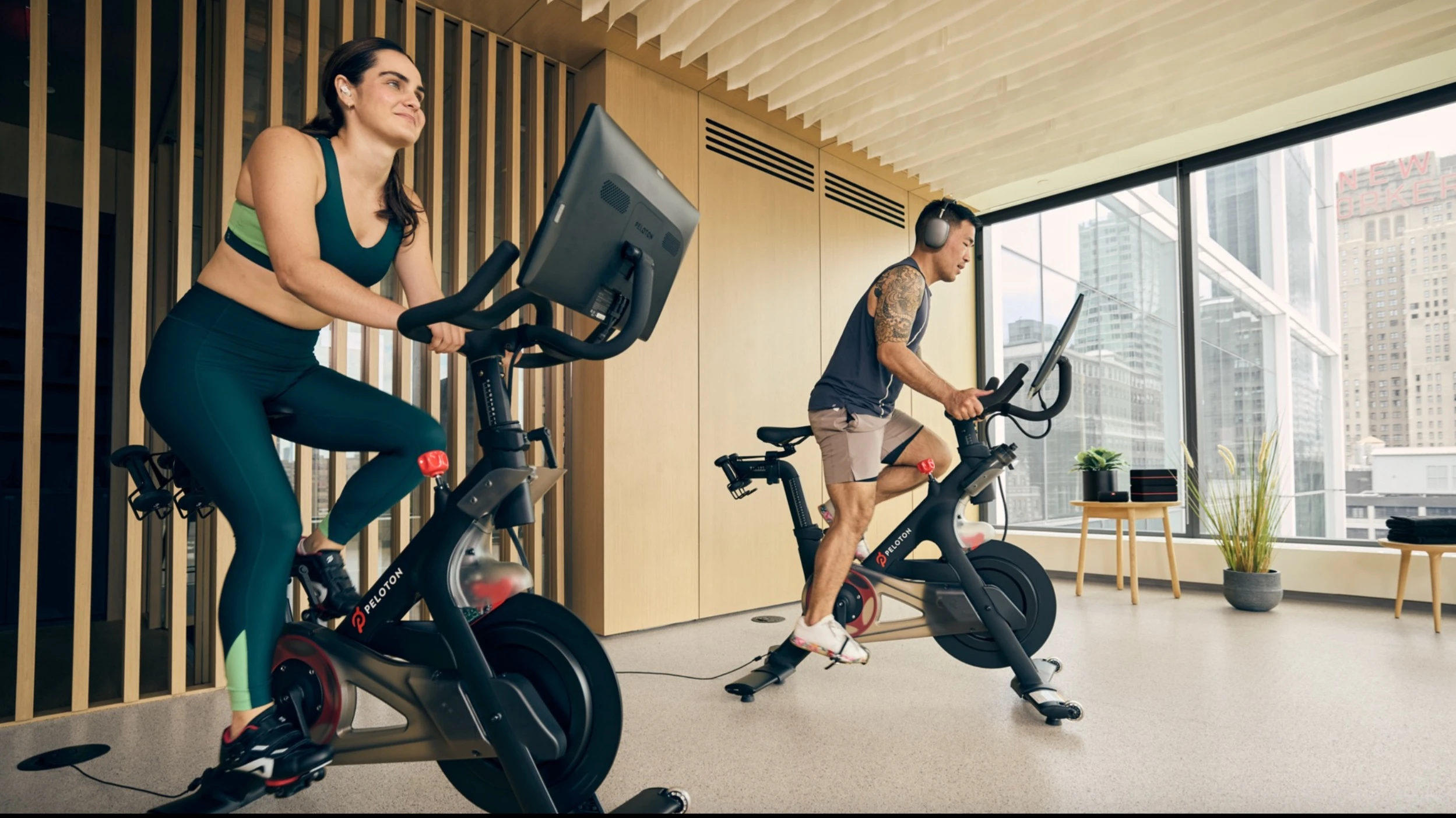 Peloton значительно сократила свои долги, однако аналитики опасаются влияния пошлин на доходы компании / Фото: Peloton