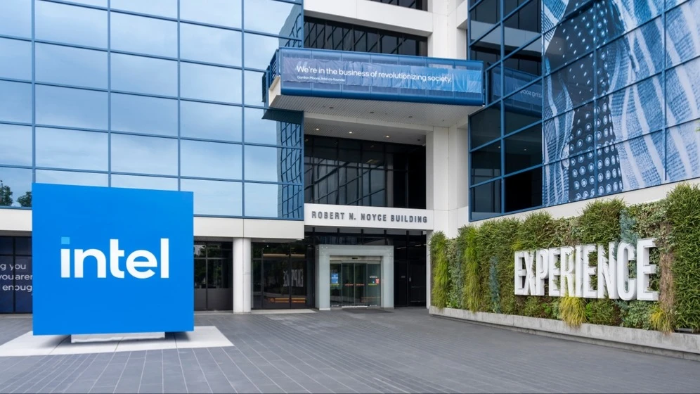 Руоководство Intel может объявить о масштабных сокращениях персонала 24 апреля на презентации квартального отчета / Фото: JHVEPhoto/Shutterstock.com