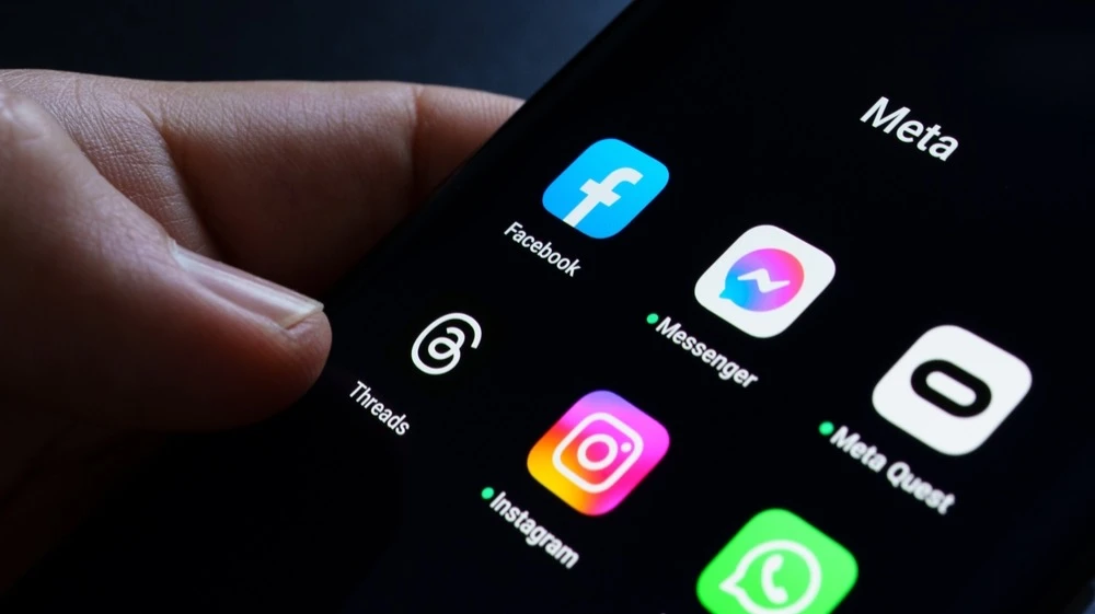 Акции Reddit, Meta, Pinterest выросли после отчета Alphabet / Фото: Ascannio / Shutterstock.com