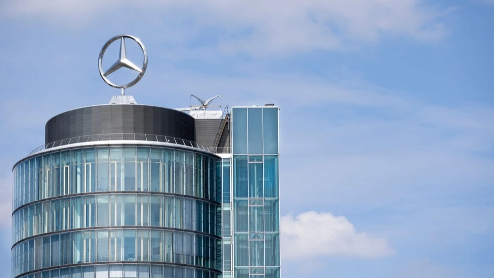 Mercedes присоединился к списку крупнейших автоконцернов, отозвавших годовые прогнозы из-за экономической неопределенности / Фото: Alejandro Camacho B/Shutterstock.com