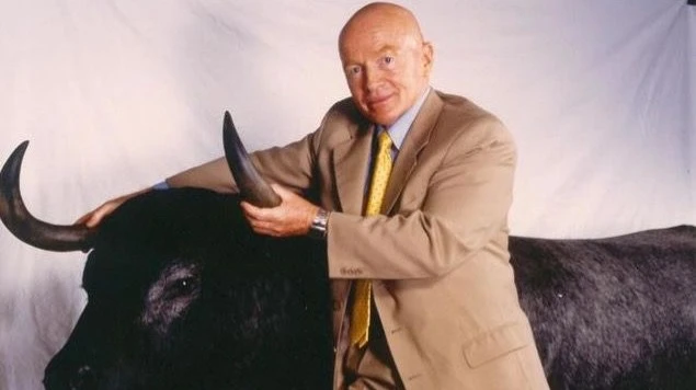 Легендарный американский инвестор Марк Мобиус почти полностью вышел в кэш из-за торгового хаоса, спровоцированного Дональдом Трампом / Фото: markmobius.com