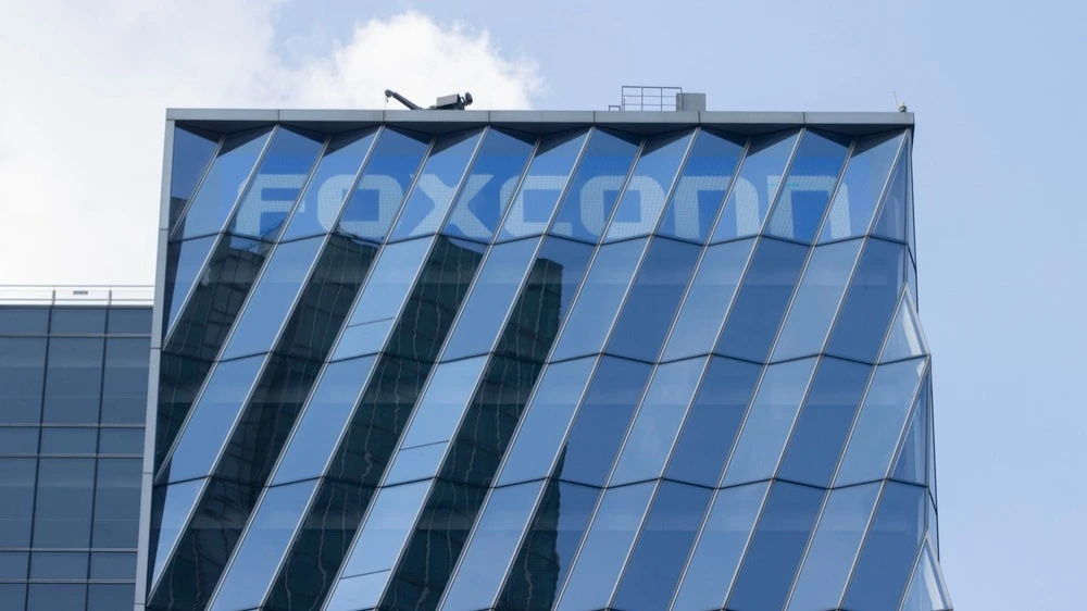 Foxconn ожидает, что выручка от серверов для ИИ почти удвоится как по сравнению с первым кварталом, так и год к году / Фото: Tada Images/Shutterstock.com