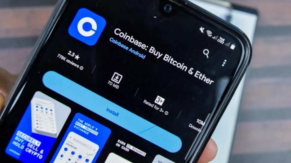 Акции Coinbase резко упали после сообщения о взломе, который может обойтись в $400 млн / Фото: Shutterstock.com