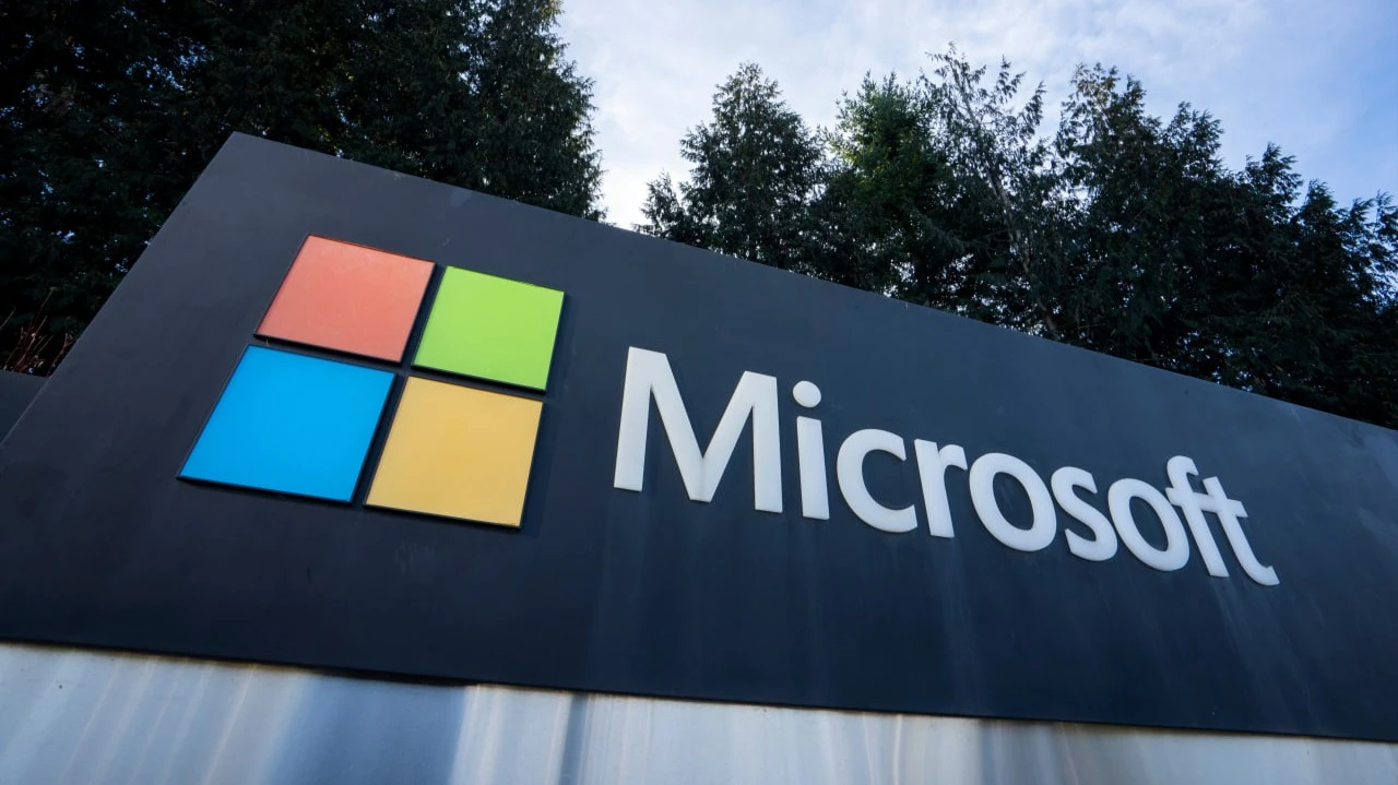 Спрос клиентов Microsoft на облачные сервисы остается устойчивым, несмотря на экономическую нестабильность / Фото: Tada Images / Shutterstock.com