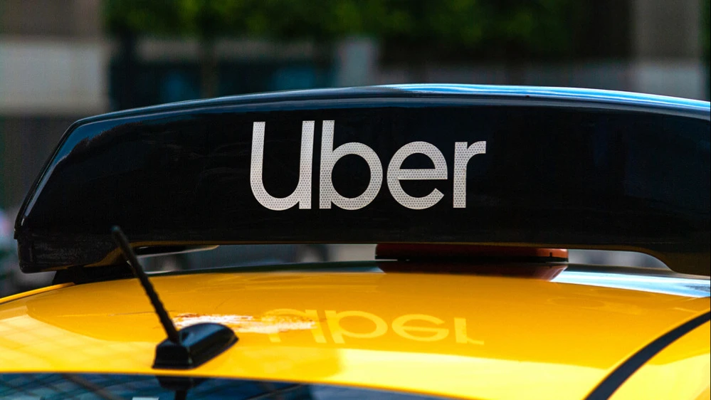 Согласно отчету в SEC, фонд Билла Экмана владел более 30 млн акций Uber на конец первого квартала 2025 года / Фото: shutterstock/Nadya So
