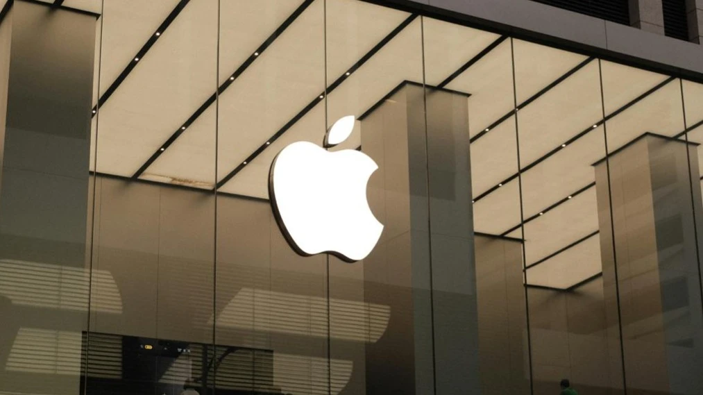 С начала года рыночная стоимость Apple упала на 17% в то время как S&P 500, наоборот, прибавил 1,4% / Фото: Unsplash/Pao Pattarapol