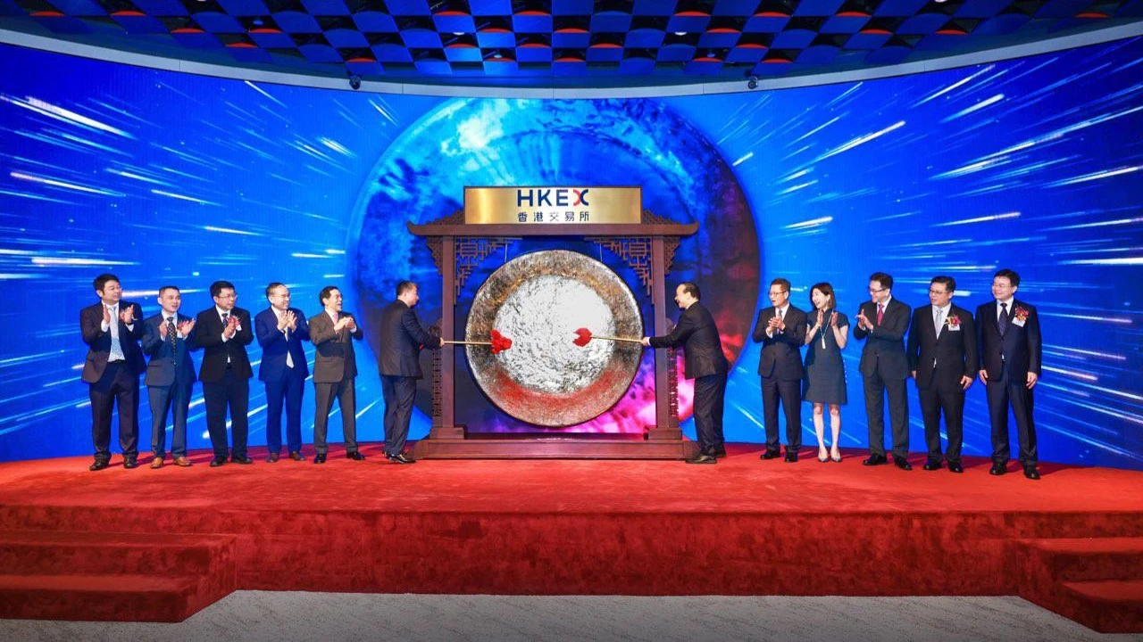 Акции CATL взлетели на дебютном размещении в Гонконге / Фото: X / CATL