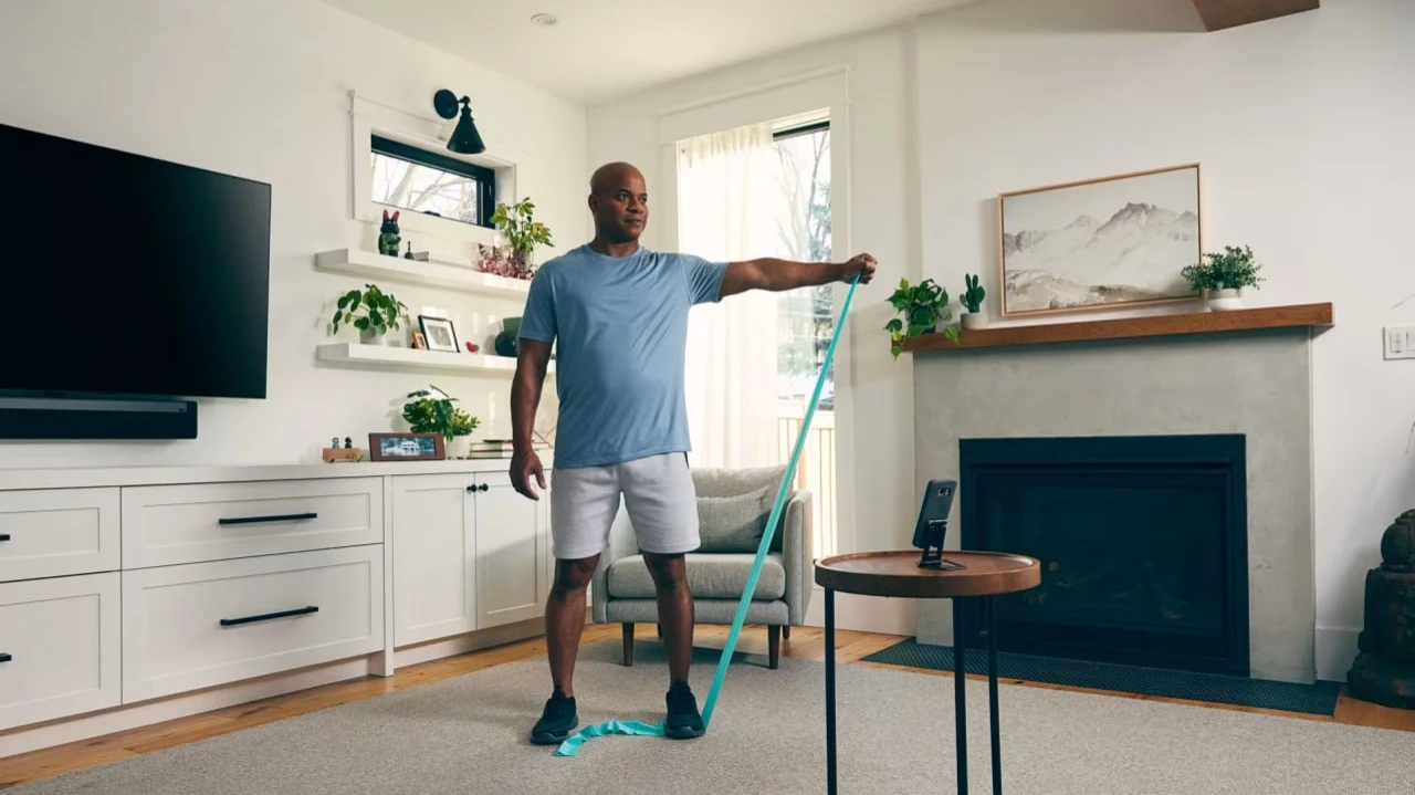 Hinge Health предлагает онлайн-платформу терапии опорно-двигательных нарушений с ИИ-датчиком и нейростимуляцией / Фото: Hinge Health