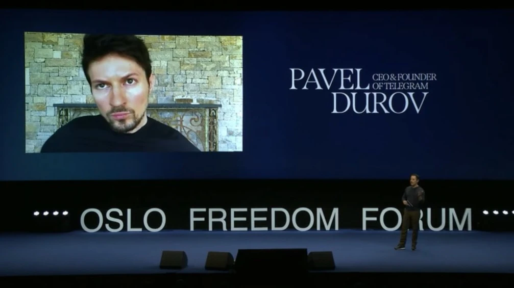 Дуров выступал по видеосвязи, поскольку суд во Франции не позволил ему выехать из страны / Фото: YouTube / Oslo Freedom Forum