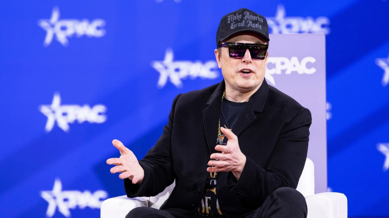 Маск заявил, что бюджетный законопроект Трампа увеличит и без того гигантский дефицит бюджета и обременит американцев непосильным долгом / Фото: Joshua Sukoff / Shutterstock.com