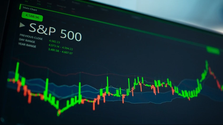 Barclays повысил целевой уровень индекса S&P 500 на конец года до 6050 пунктов / Фото: shutterstock/Gorodenkoff