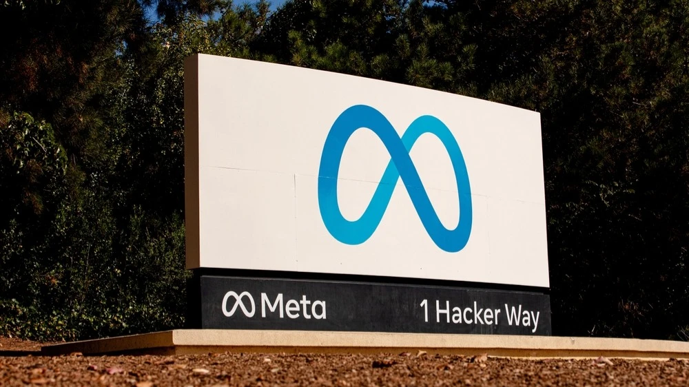 Meta plays offense, Alphabet plays defense: is Zuckerbergs bet on AI justified?