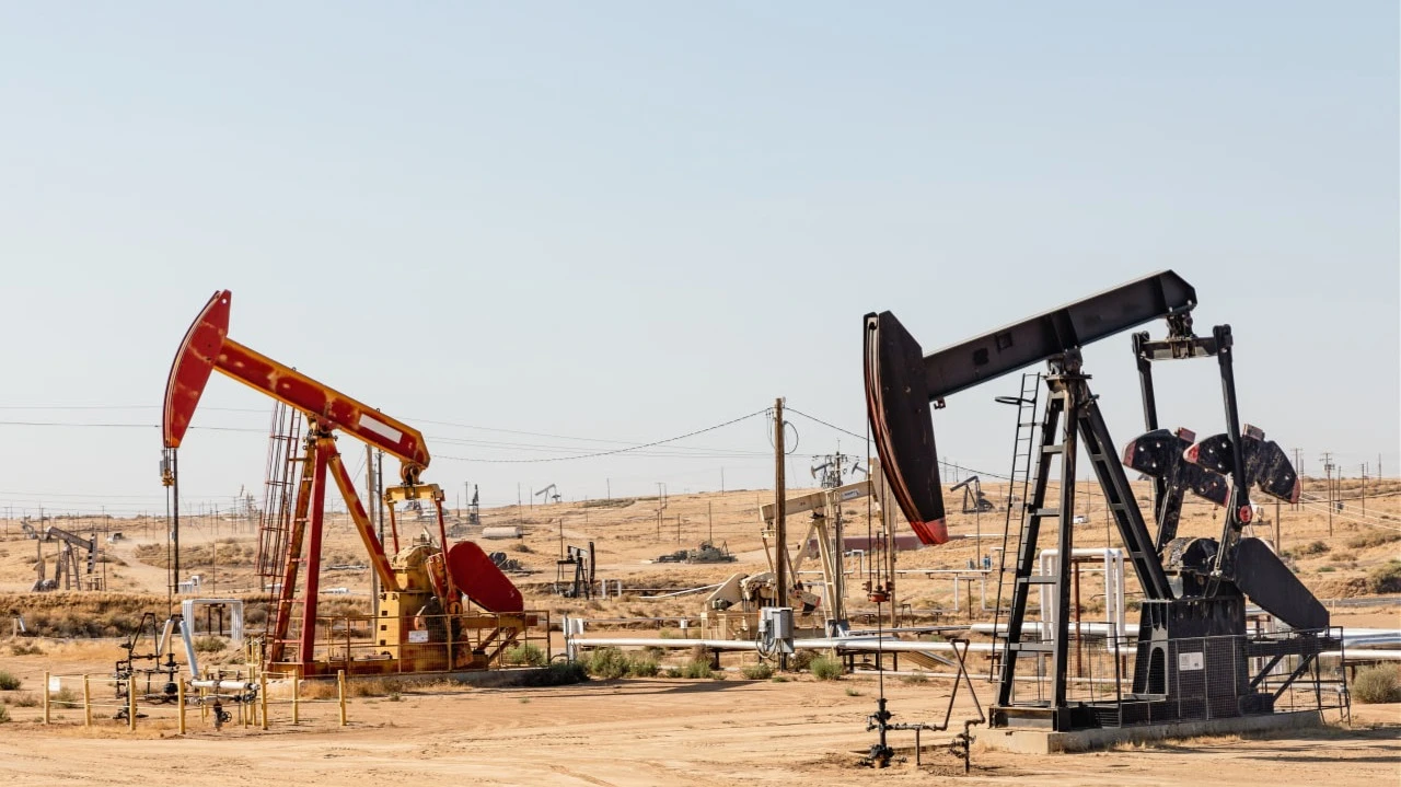 Цены на нефть подорожали почти на 5% / Фото: lusia83 / Shutterstock.com