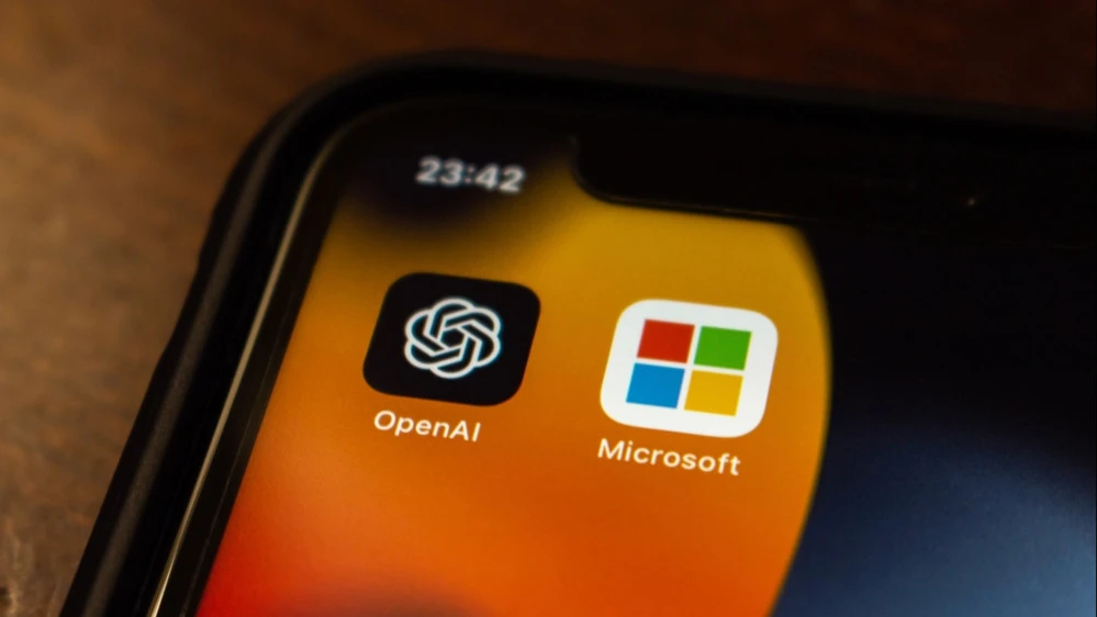 Скидки OpenAI на ChatGPT Enterprise могут сказаться на продажах Microsoft 365 с Copilot / Фото: Koshiro K / Shutterstock.com