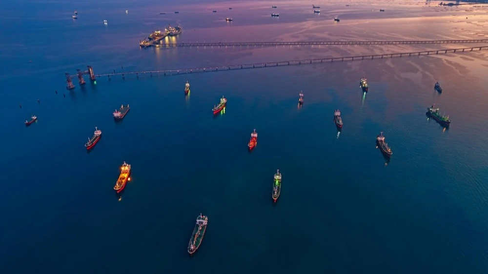 По своей воле Тегеран не будет останавливать нефтяной экспорт, который приносит деньги в казну / Фото: Shutterstock