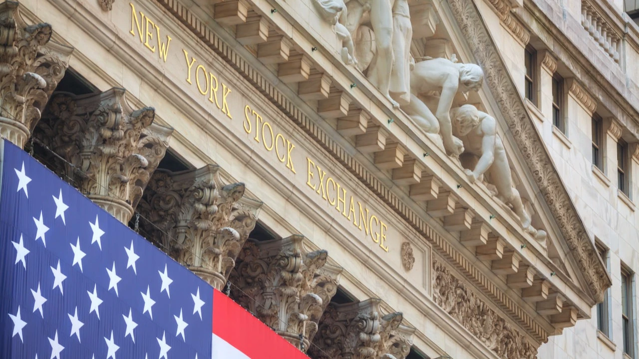 Среди бенефициаров эскалации конфликта на Ближнем Востоке могут оказаться нефтедобывающие компании и защитные активы / Фото: photo.ua / Shutterstock.com