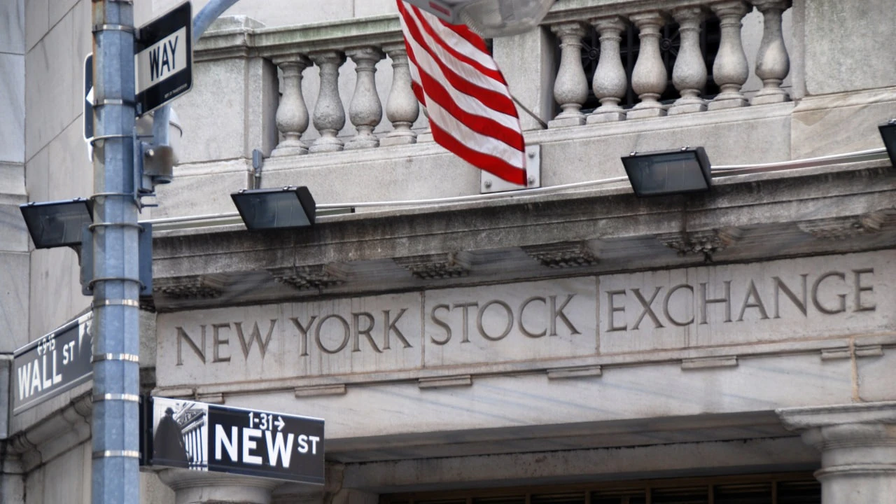 Фьючерсы на американские фондовые индексы подскочили после сообщения о перемирии между Израилем и Ираном / Фото: Michael Kaercher / Shutterstock.com