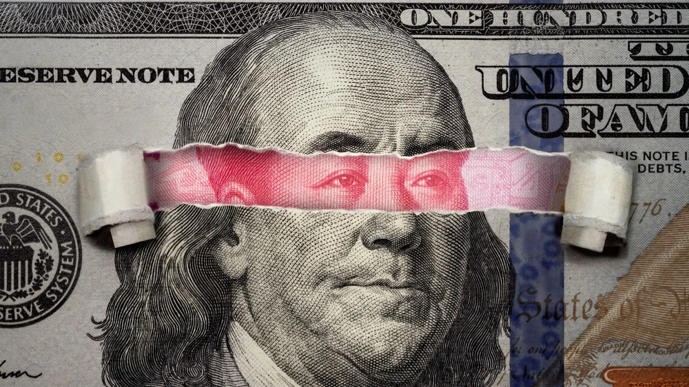 Центробанки планируют увеличить долю юаня в своих резервах, поскольку доллар перестает доминировать / Фото: Shutterstock.com