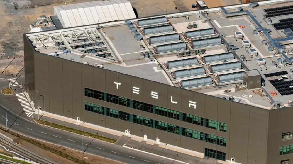 Продажи Tesla в Европе падают пять месяцев подряд / Фото: shutterstock/Aerovista Luchtfotografie