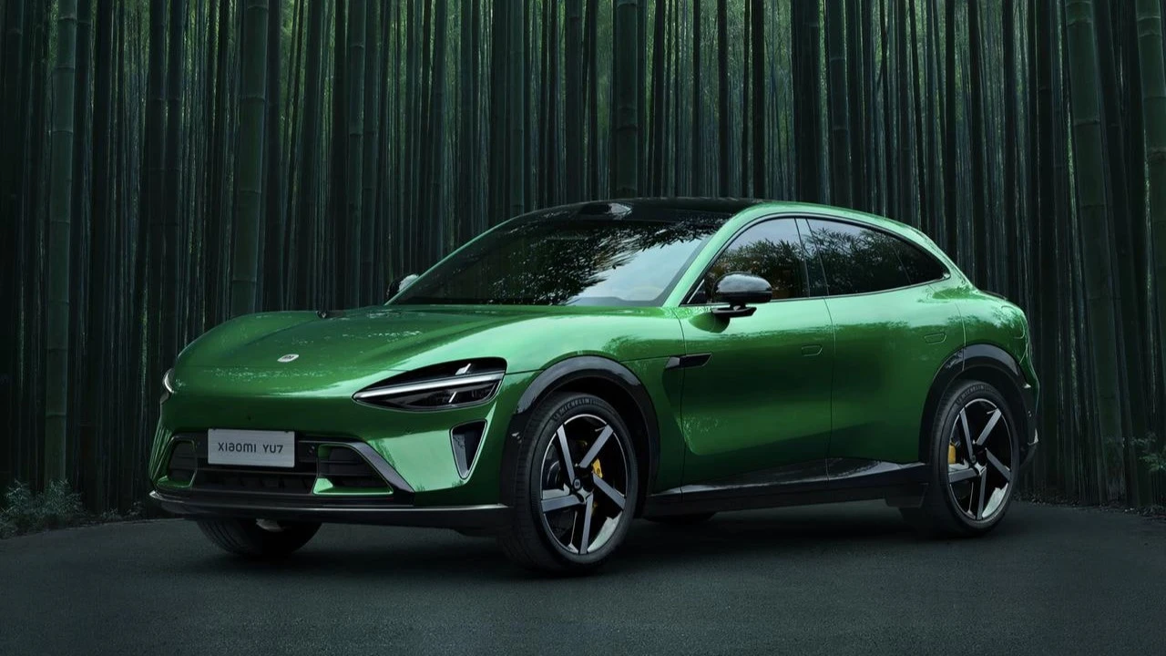 Новая модель электромобиля Xiaomi YU7 — прямой конкурент Tesla Model Y / Фото: mi.com