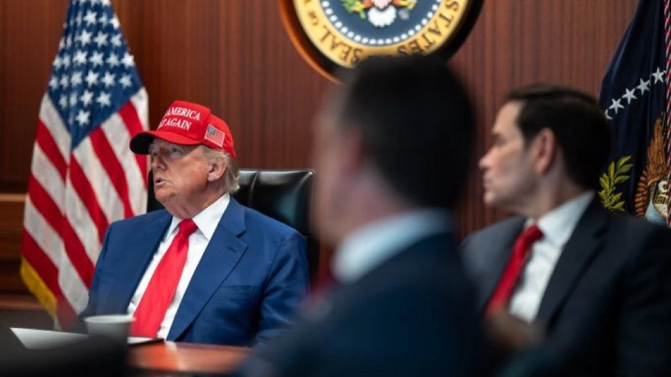 Президент США Дональд Трамп наблюдает за ударами по ядерным объектам Ирана из ситуационного центра / Фото: X / The White House