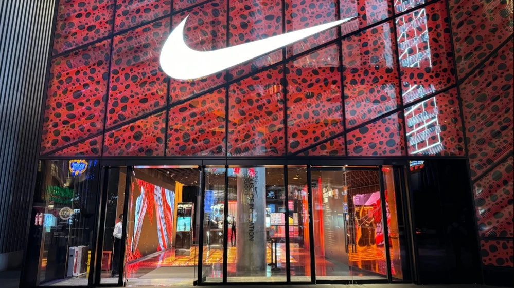 Nike превзошел низкие ожидания аналитиков по выручке и прибыли, порадовав аналитиков и инвесторов / Фото: shutterstock/Robert Way