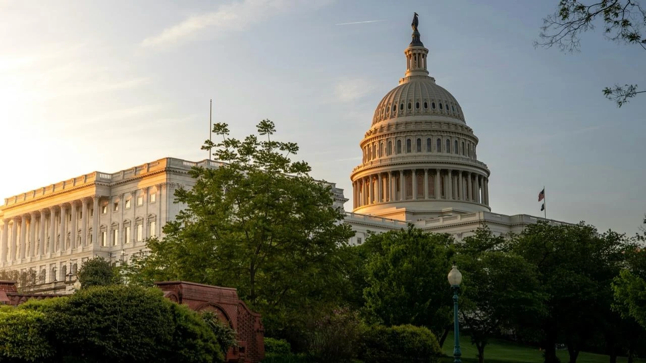 Конгресс США рассматривает «Большой и прекрасный законопроект» Дональда Трампа, который может увеличить дефицит бюджета США / Фото: Unsplash/Andy Feliciotti