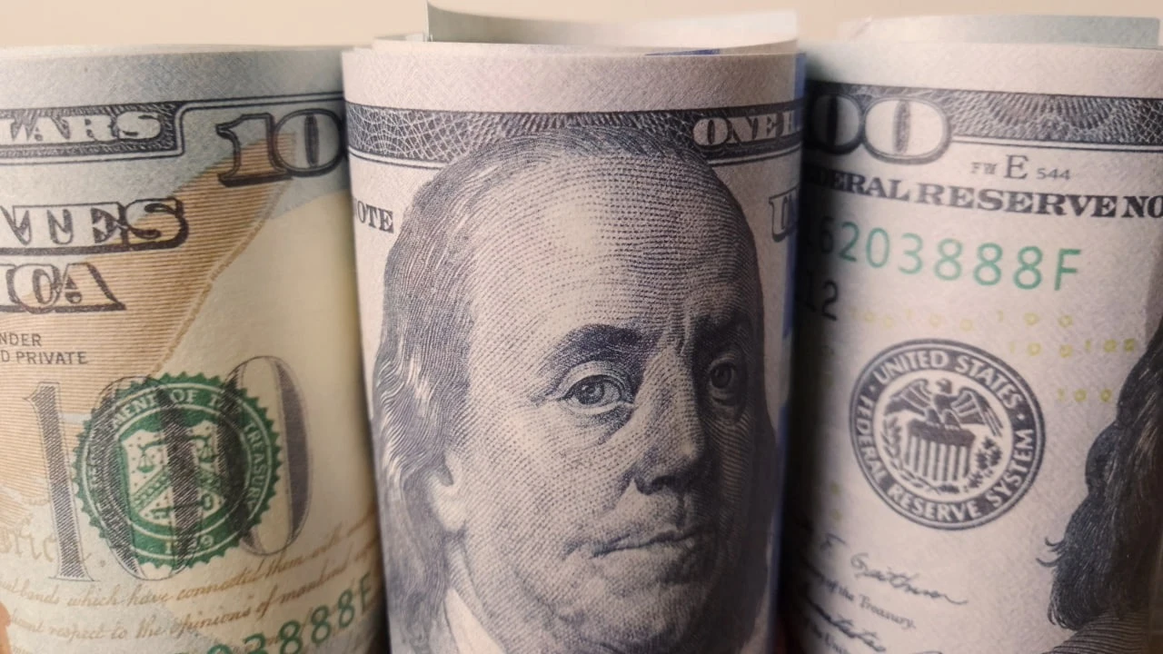 Доллар США в первой половине 2025 года показал худшую динамику за полвека / Фото: TeraMax / Shutterstock.com