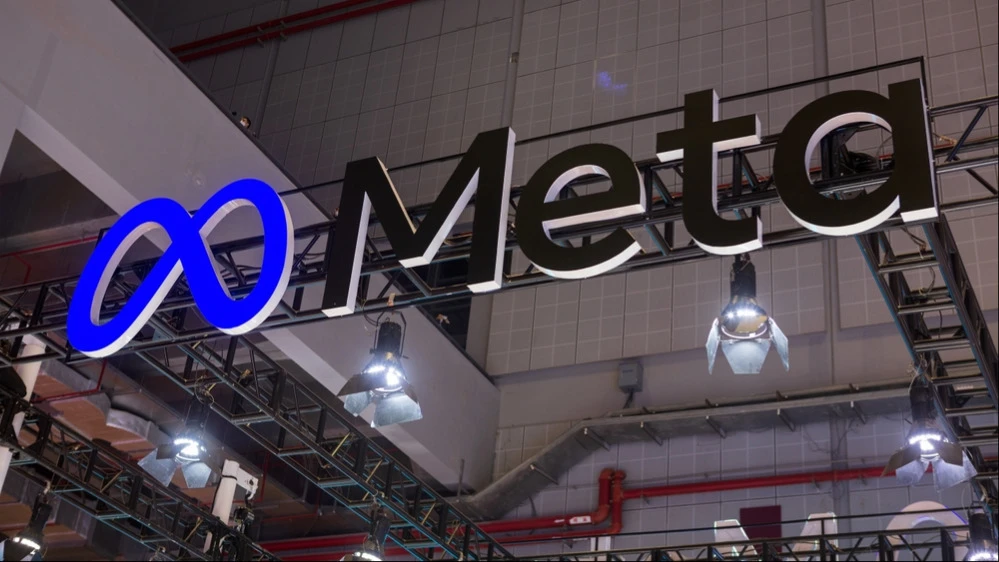 Марк Цукерберг представил сотрудникам новое подразделение Meta Superintelligence Labs, которое будет разрабатывать общий интеллект (AGI) / Фото: shutterstock/testing