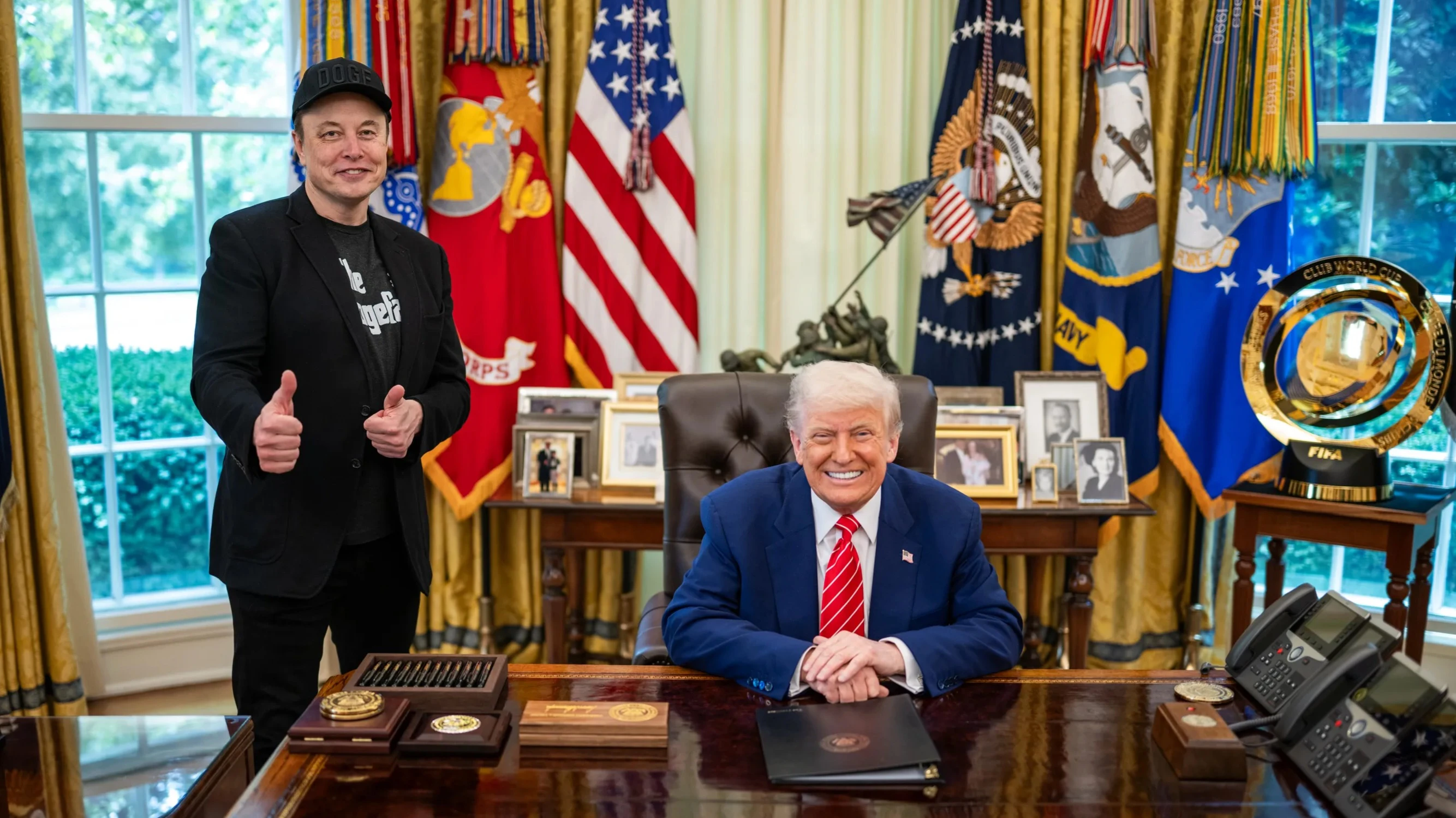 Президент США Дональд Трамп заявил, что «надо посмотреть» на вопрос о депортации миллиардера Илона Маска / Фото: The White House