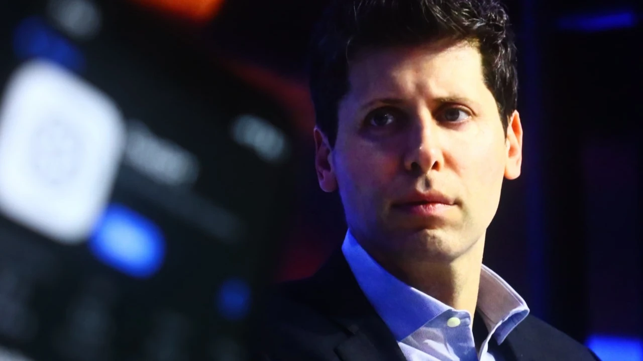 Сэм Альтман прокомментировал попытки главы Meta Марка Цукерберга переманить ИИ-таланты / Фото: Agency / Shutterstock.com