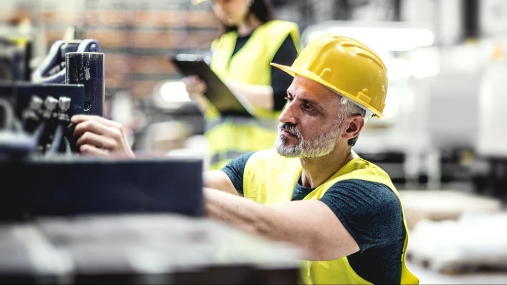 Число рабочих мест в США за пределами сельскохозяйственного сектора в июне увеличилось на 147 тыс., тогда как экономисты прогнозировали 110 тыс. / Фото: Halfpoint/Shutterstock.com