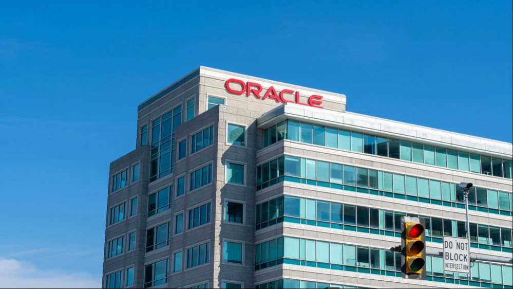 Предполагаемый контракт с OpenAI может принести Oracle более $150 млрд / Фото: shutterstock/JHVEPhoto