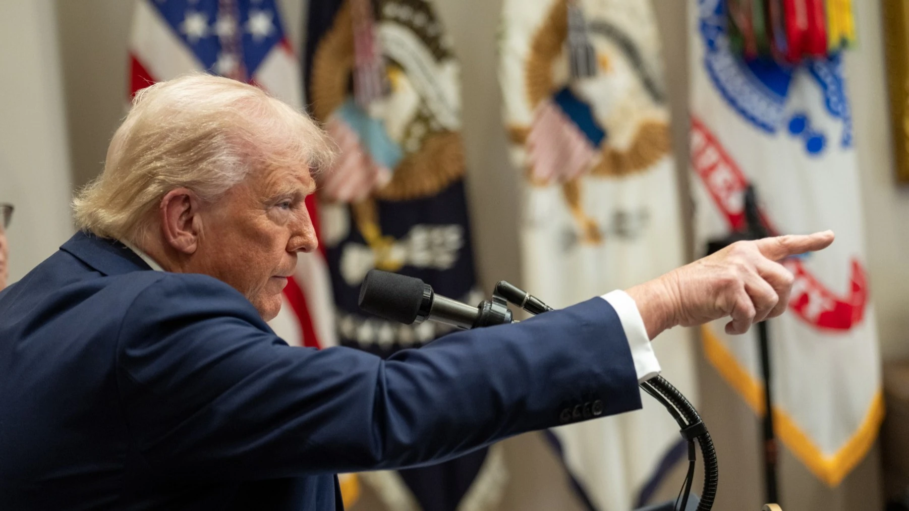 Президент США Трамп направил письма с сообщением о введении пошлин с 1 августа целому ряду торговых партнеров / Фото: White House