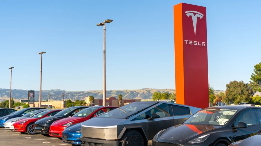 Morgan Stanley, считает, что акции Tesla продолжат испытывать давление на фоне политической активности Илона Маска / Фото: Iv-olga/Shutterstock.com