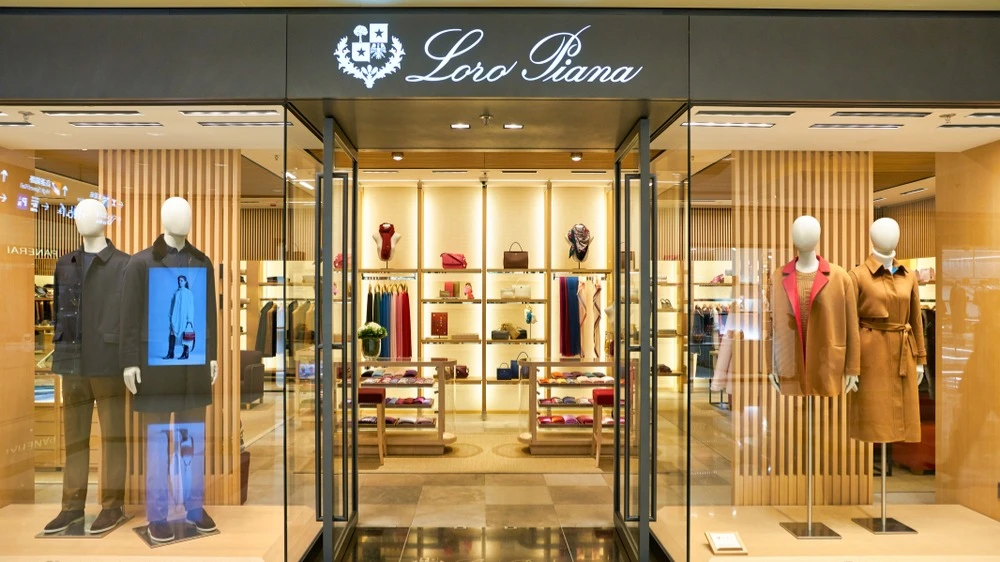 Loro Piana стала пятой модной компанией, которую с 2023 года перевели под внешнее управление из-за нарушений трудовых прав / Фото:  Sorbis/Shutterstock.com