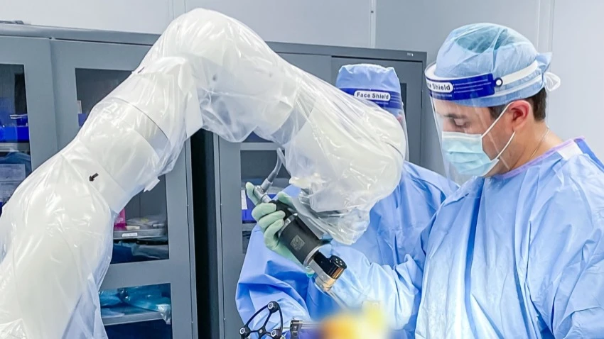 Monogram разрабатывает автономного робота для проведения ортопедических операций / Фото: instagram.com/monogramtechnologies