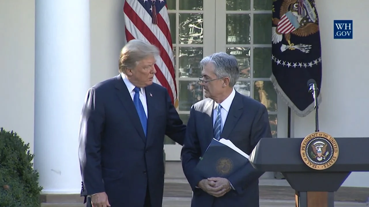 По данным источника Bloomberg, Трамп обсуждал возможность увольнения Паэулла на встрече с республиканцами в Конгрессе / Фото: YouTube / Trump White House Archived